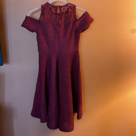 Burgundy girls party dress - Picture 2 of 3